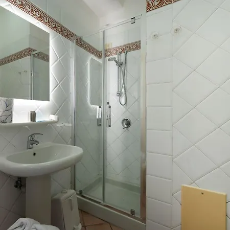 Hotell S.angelo 3*